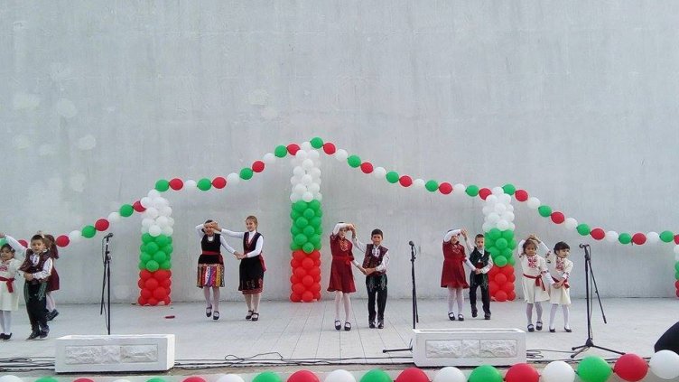 Отпада кукленият театър за празника на район "Младост"