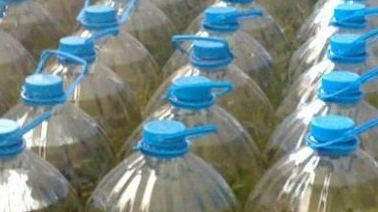 Mитничари спипаха 2 тона нелегална ракия