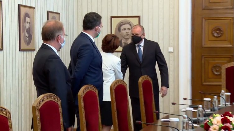 ГЕРБ към Радев: Партиите на протеста се родиха под юмрука Ви, да поемат отговорност (ВИДЕО)