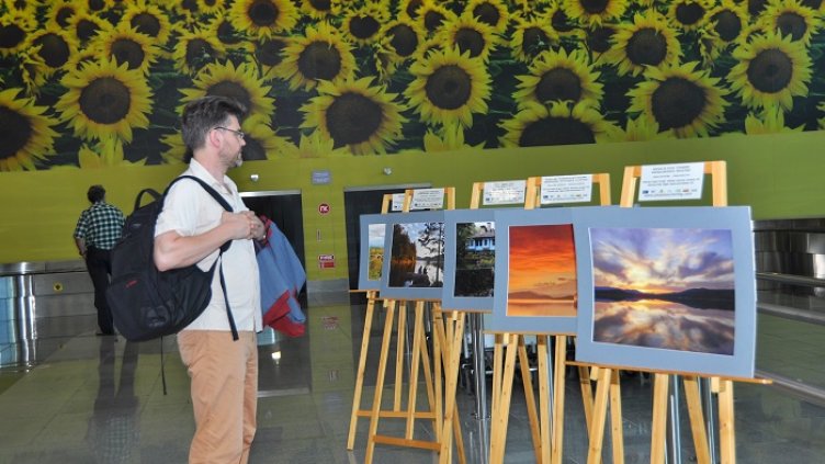 Фотоизложба за красотите на България посреща туристите на летище Варна