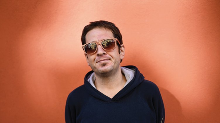 Откриха вокалиста на Gravity Co целия в кръв на тавана в дома му