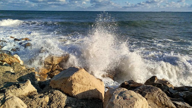 Температурите продължават да падат и днес