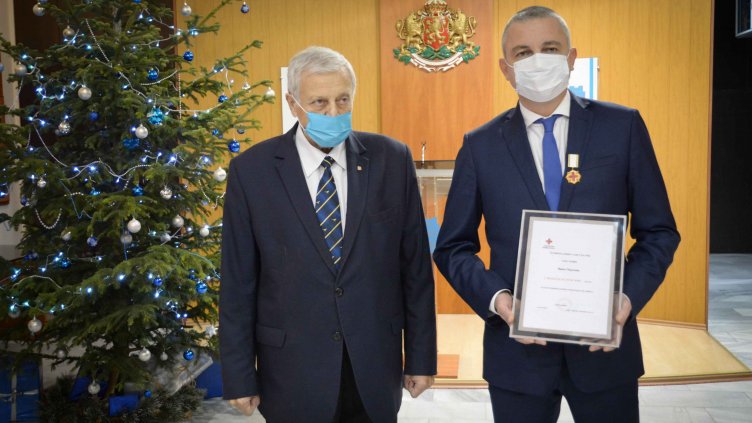Кметът на Варна получи награда от Българския червен кръст