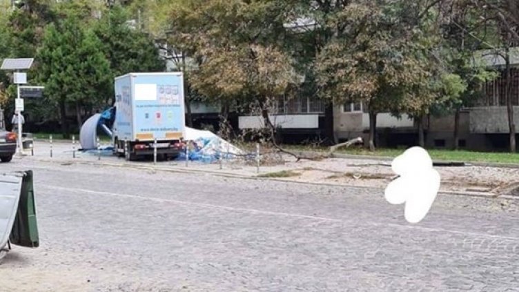 Камион прегази 19-годишна в София