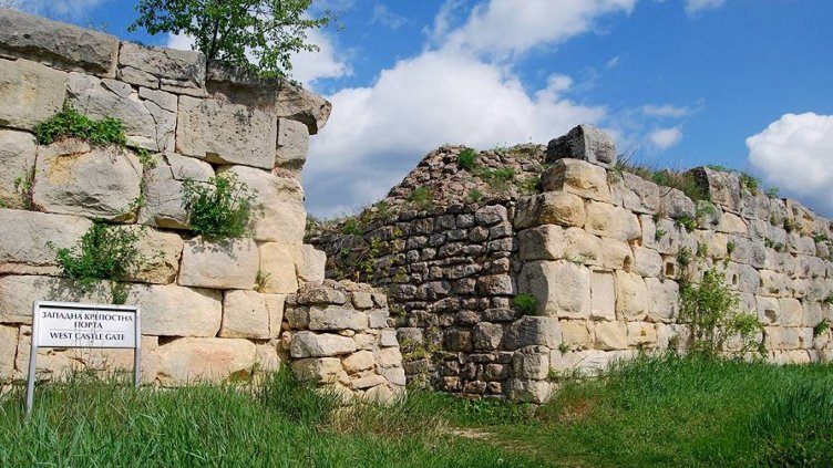 Археолози откриха нова църква в средновековния град Червен