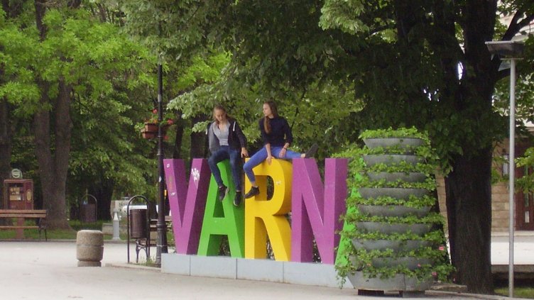 Кой чупи буквите VARNA в Морската градина?