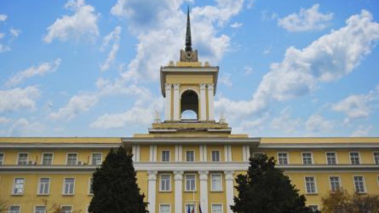 Дават още пари на Морското училище