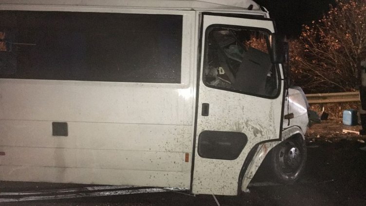 Автобусът влязъл в насрещното и причинил катастрофата край Микре