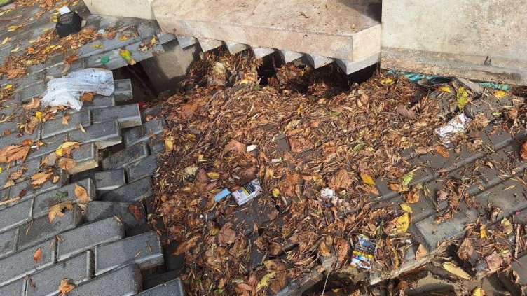 Нови тротоари пропаднаха след дъжда (СНИМКИ)