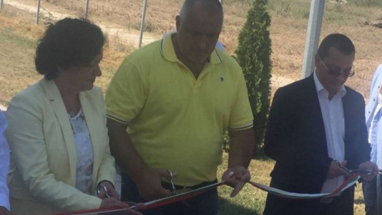 Строим с пари от контрабанда, левът е стабилен