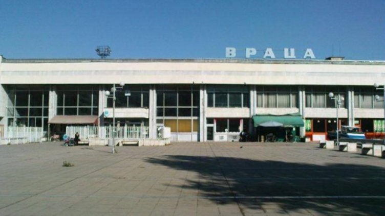 Гарата във Враца се наводни