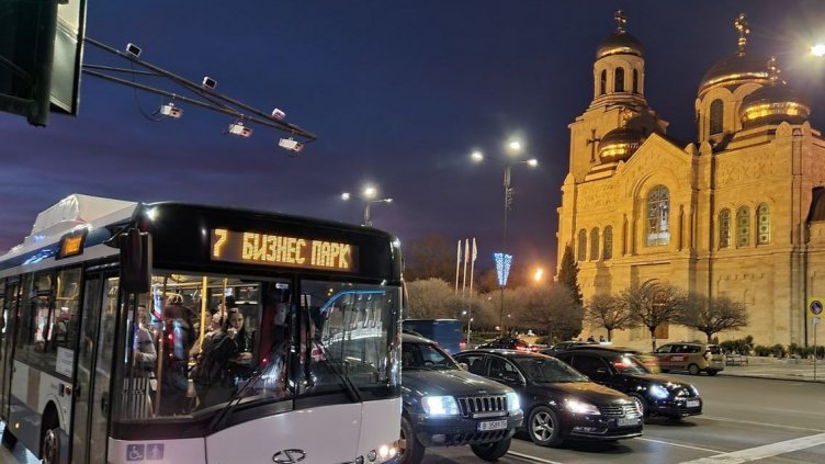 Осигуряват допълнителни автобуси за Великден във Варна