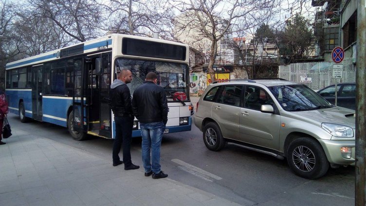Лека катастрофа предизвика задръствания по ул. „Отец Паисий“