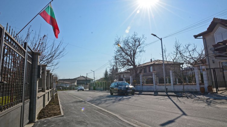 Завърши основният ремонт на 3 улици в село Тополи