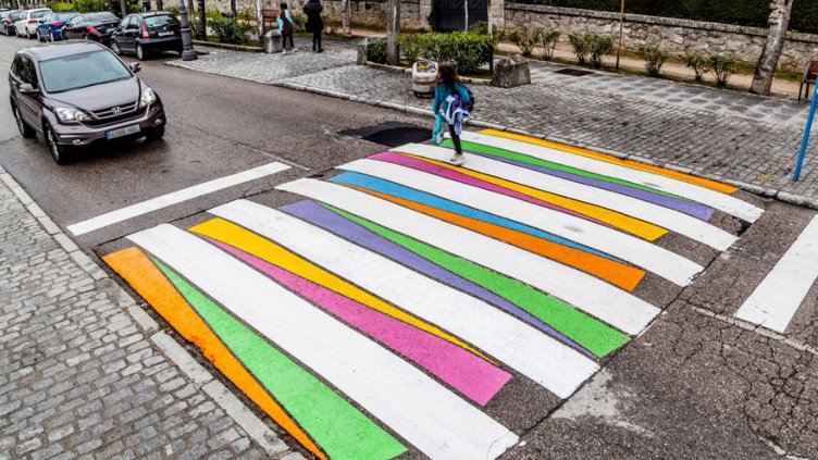 Българин превръща „зебрите” в Мадрид в произведения на изкуството (СНИМКИ)