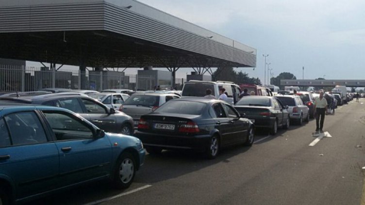 Трафикът към границата натоварен, освен към Сърбия и Македония