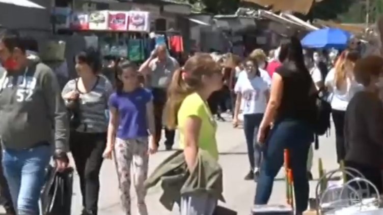 Най-голямото открито тържище у нас пак работи