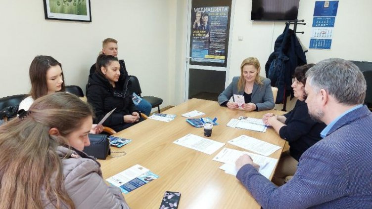 Студенти от ИУ-Варна посетиха Районния съд