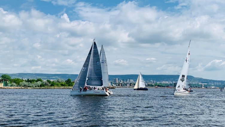 Стотици се включиха в инициативата "Варна спортува"
