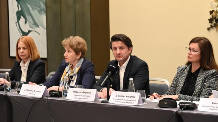 Ускоряват издаването на визи за туристи и работници за лятото