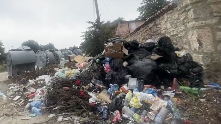 Кранево затъна в боклук в разгара на лятото