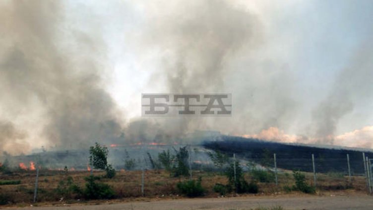 Два пожара в Ямбол потушиха огнеборците