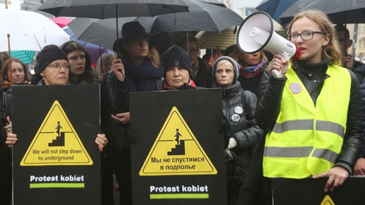 Гневен протест на полякини срещу проектозакона за абортите