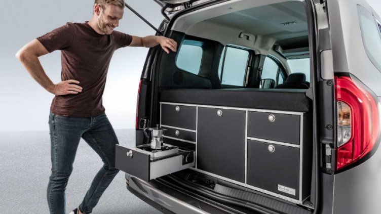 Кемперът мечта от Mercedes – с кухня за лакомници и спалня за ленивци