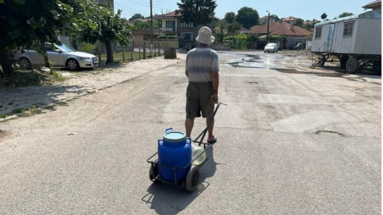 Протестиращи излизат на пътя край Албена заради безводието в Рогачево