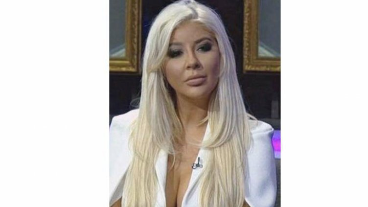 Андреа отговори на нападките за фотошопа