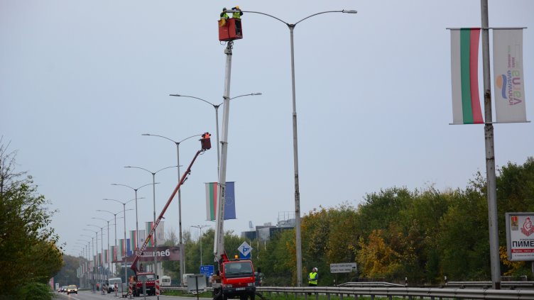 Обновяват уличното осветление от летището до центъра