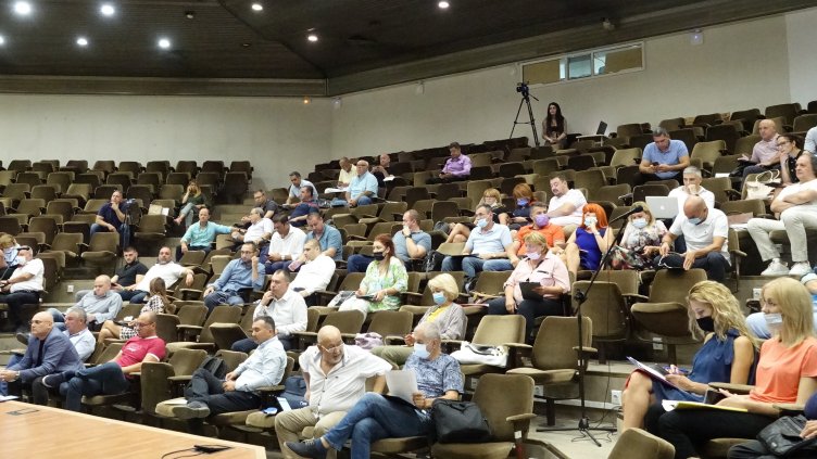 Забраняват паркирането на камиони, автобуси и ППС над 2,5 т по улиците на Варна