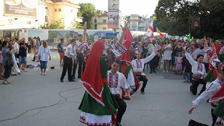Ансамбли от Того и Боливия искат на фолклорния фестивал във Варна