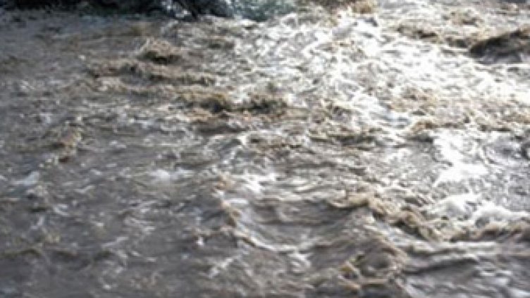 Бус се преобърна на "Струма", двама са ранени