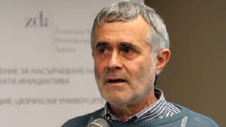 Създателят на СОПА почина след усложнения от COVID