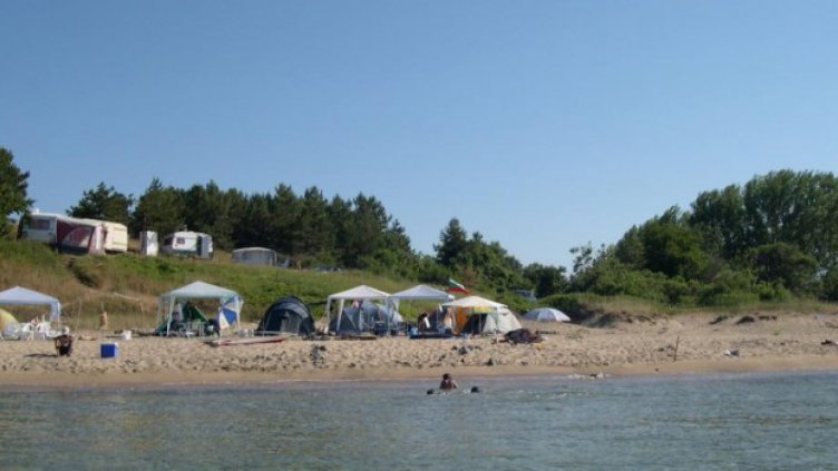 Протестиращите къмпингари преместиха палатковия лагер от президентството пред Министерството на туризма