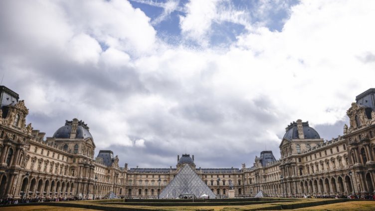 Арестуваха още четири човека за обира на Лувъра