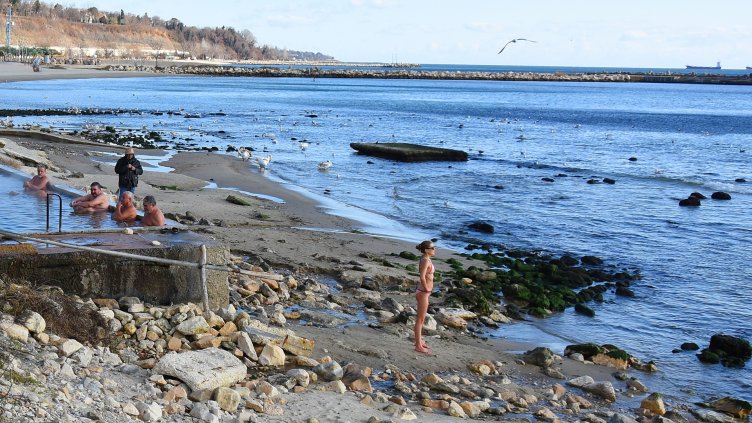 Във Варна откриха плажния сезон! (СНИМКИ)