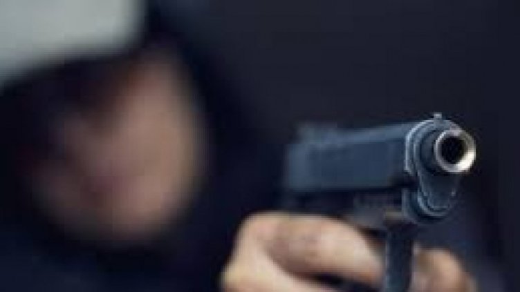 Деветокласник размаха пистолет в час