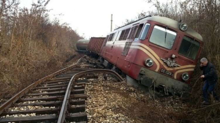 И влакът Кулата - София катастрофира