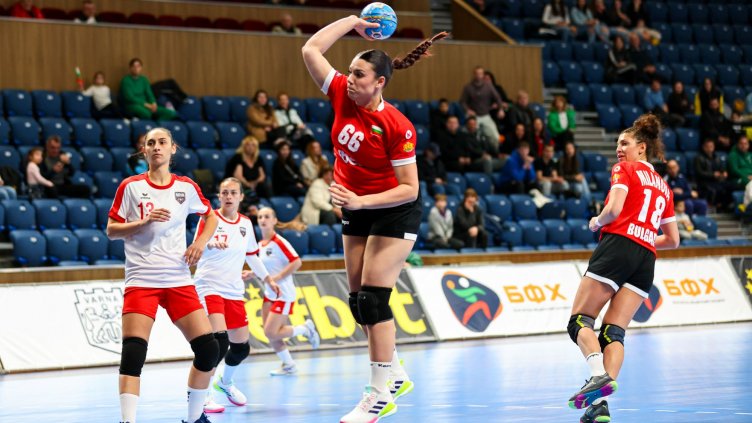 Националките по хандбал разгромиха Малта във Варна