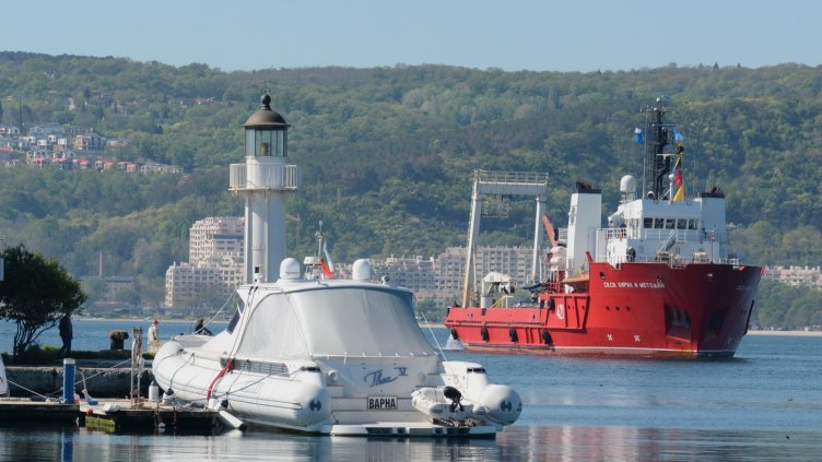 Военният научноизследователски кораб "Св. Св. Кирил и Методий" се завърна във Варна 