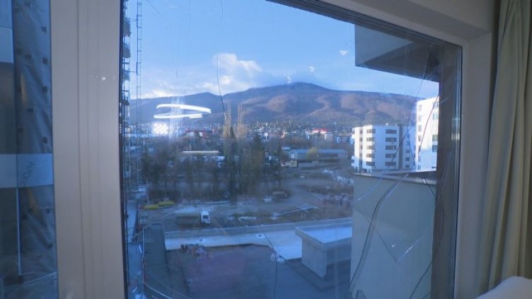 Греда от строеж потроши прозорец на жилище