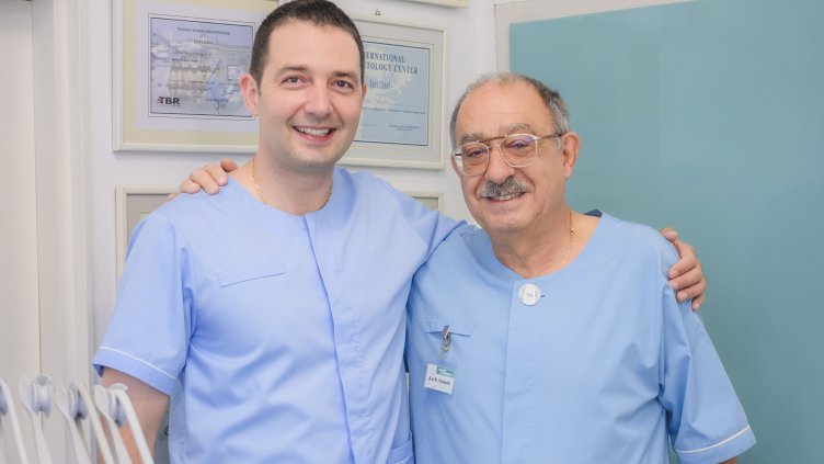 Защо младите българи остават без зъби и как евтиното лечение в чужбина често може да излезе скъпо?