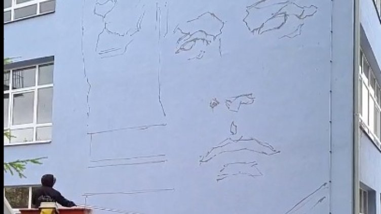 Апостола вече гледа от фасадата на НУ "Васил Левски"