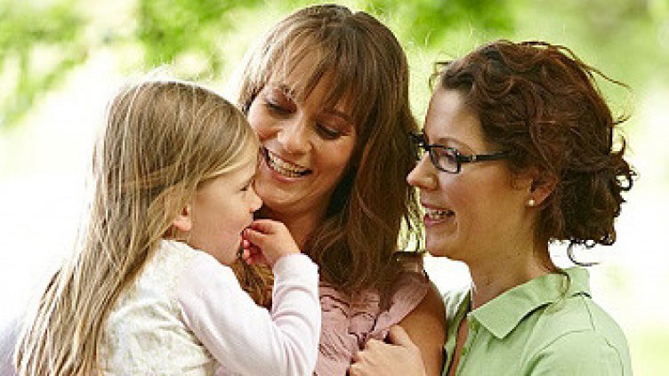 Съдът отказа да впише жена за баща на детето й