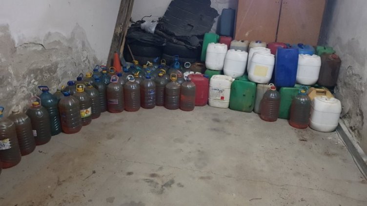 Спипаха група, крала гориво от държавния резерв