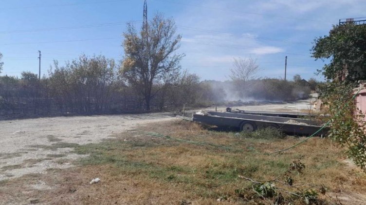 Пожар горя във вилната зона над Аладжа манастир