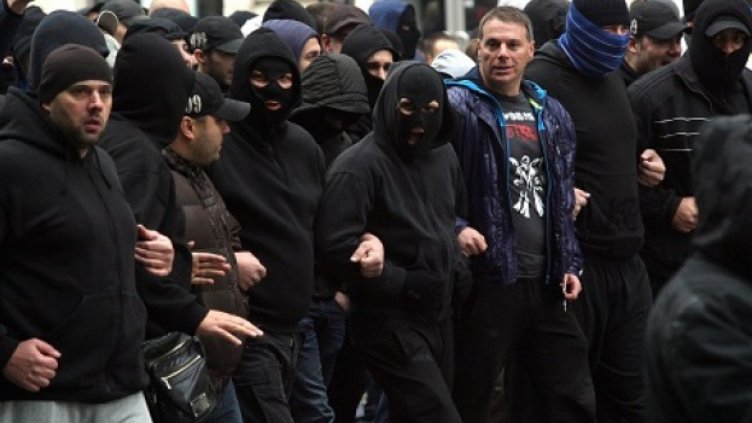 Ултраси се биха пред деца и майки в столицата