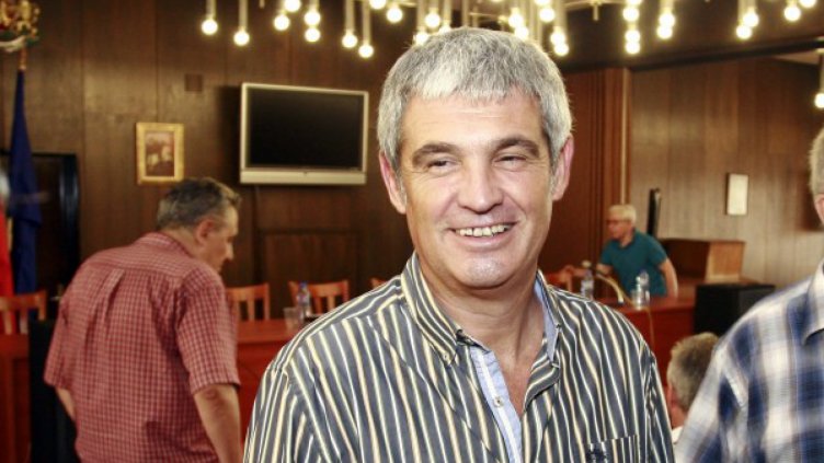 Горанов радва учителите, вдига им заплатите